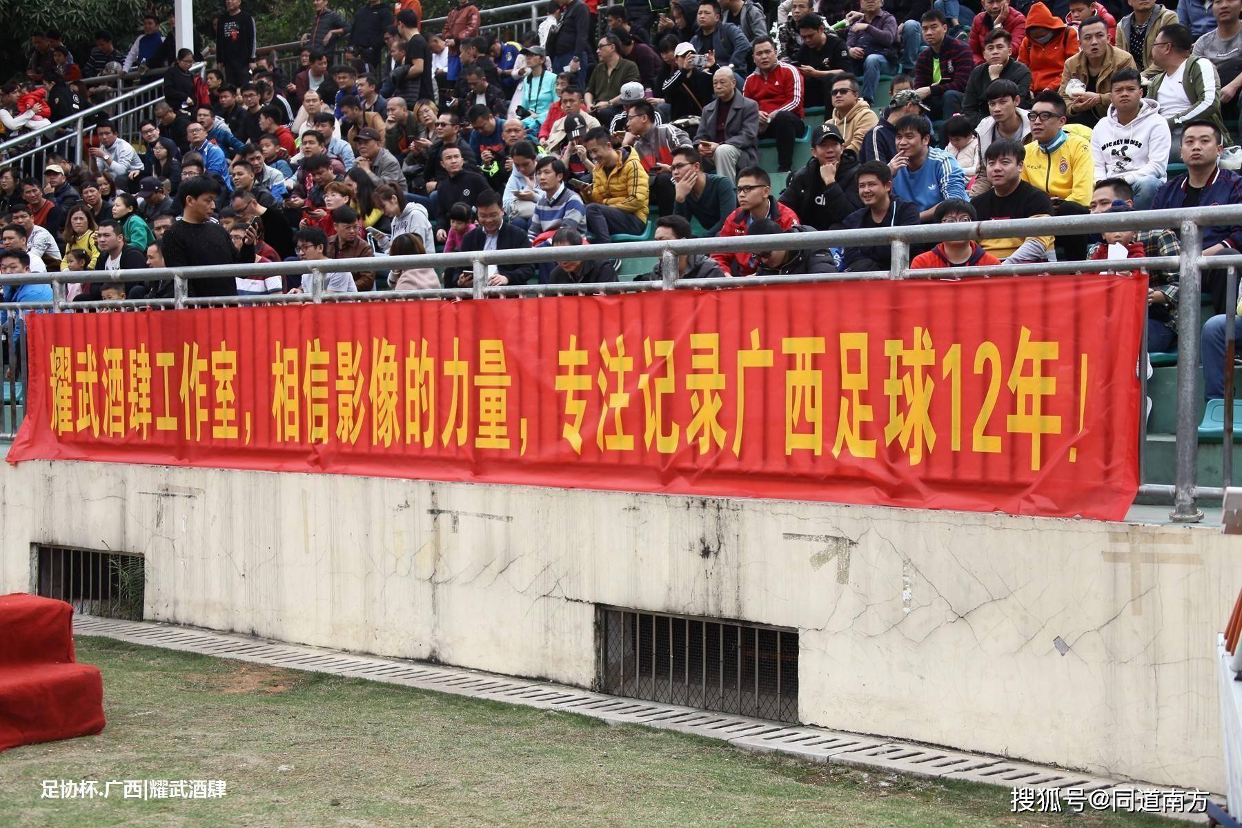 包含部萨主场三球告捷，领跑积分榜的词条