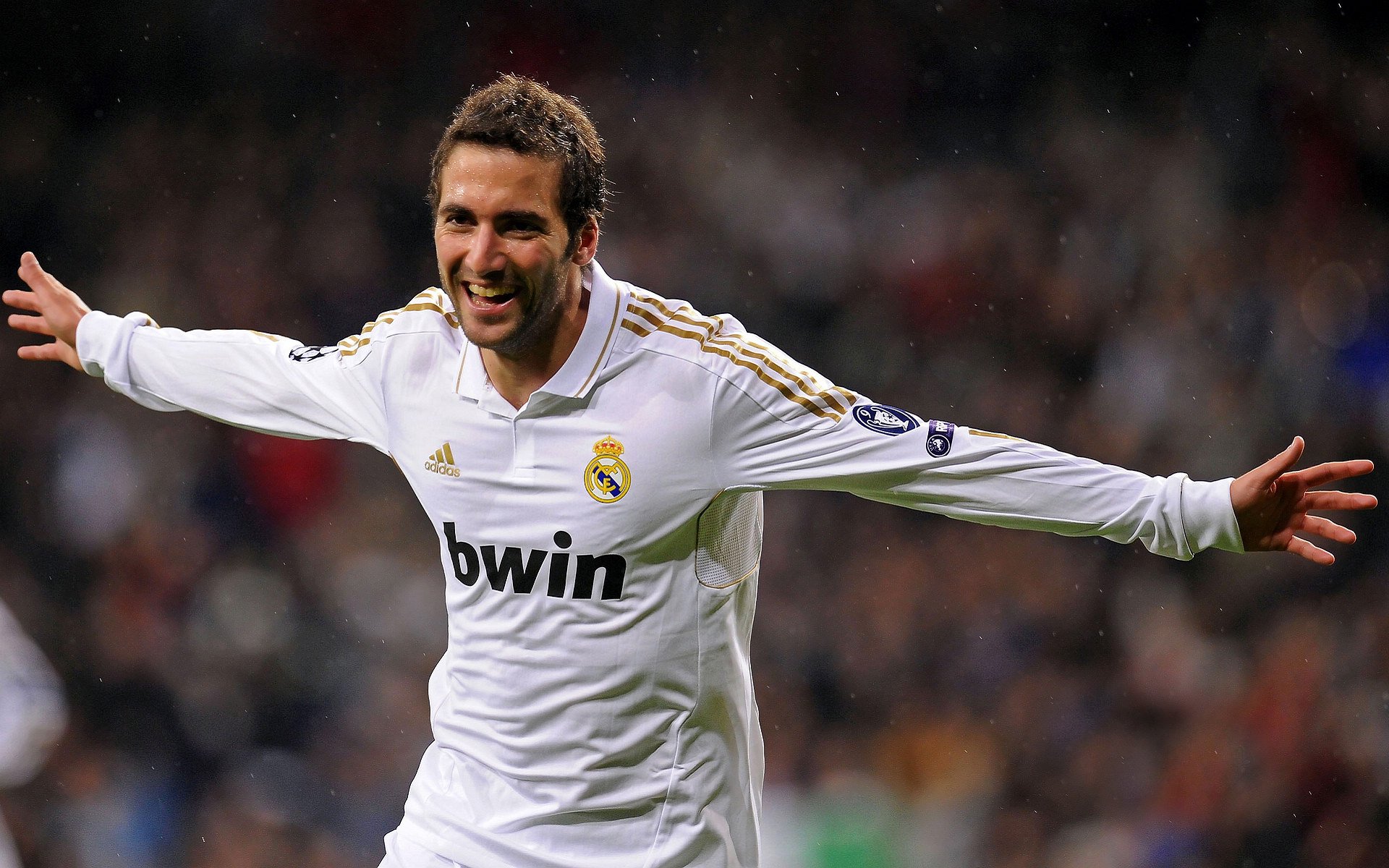 萨拉赫连续十场比赛得分突破赛事规则更新，皇家马德里挑战极限！